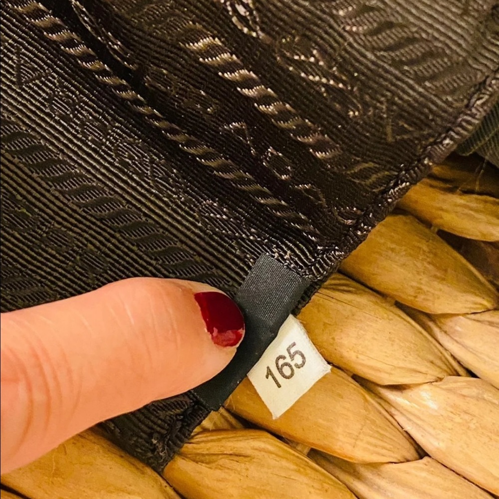 Prada tote - Picture 14 of 16